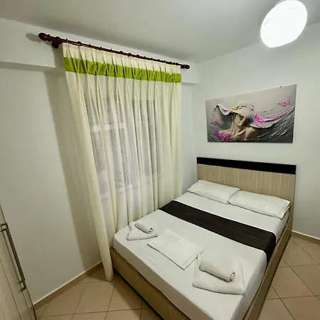 Bellas
